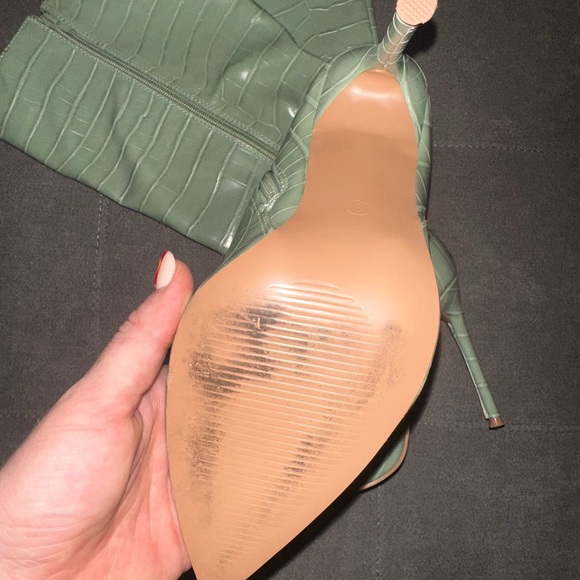 Lulu's Green Heeled Boots with Croc-Embossed Texture - Picture 4 of 5